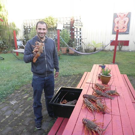 Bazil'S Backpackers Bbh Hostel & Surf School Westport Extérieur photo