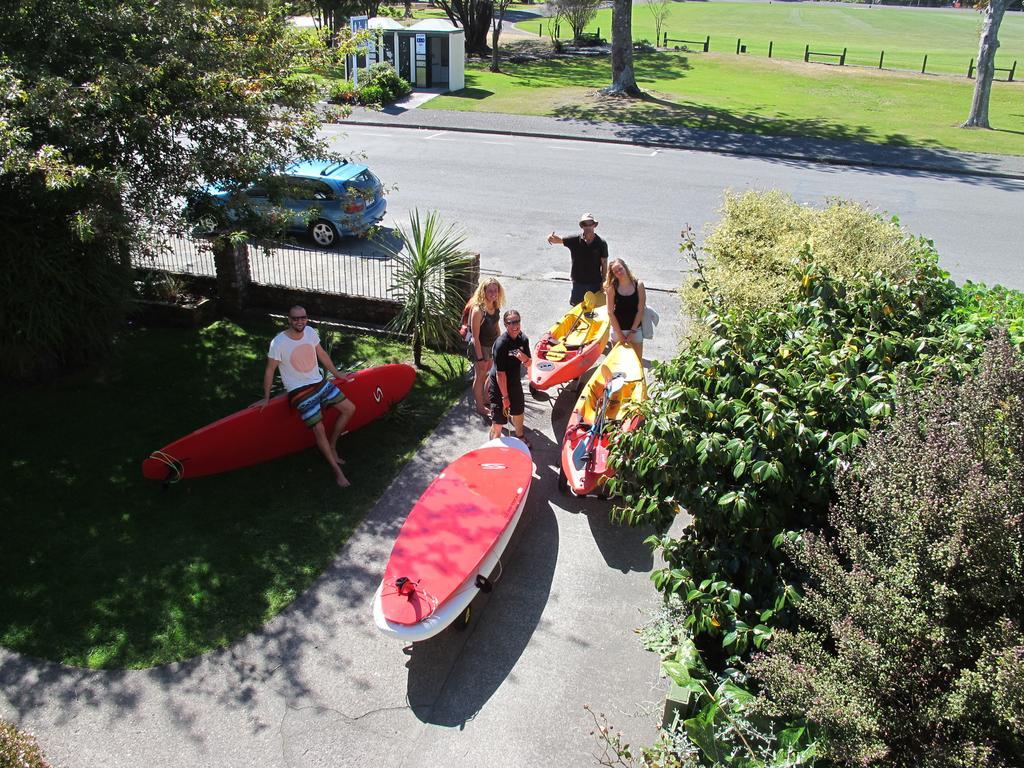 Bazil'S Backpackers Bbh Hostel & Surf School Westport Extérieur photo