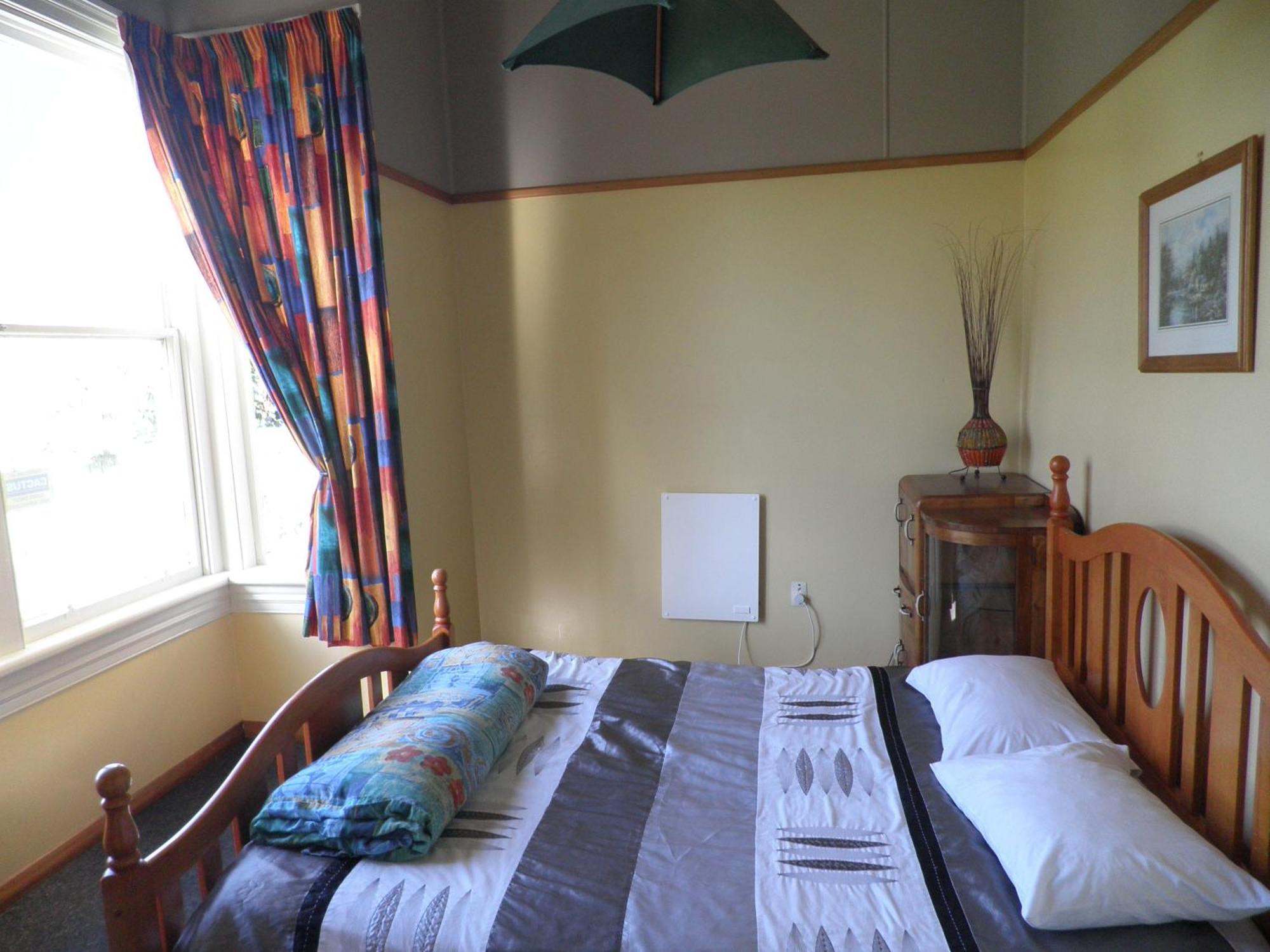 Bazil'S Backpackers Bbh Hostel & Surf School Westport Extérieur photo