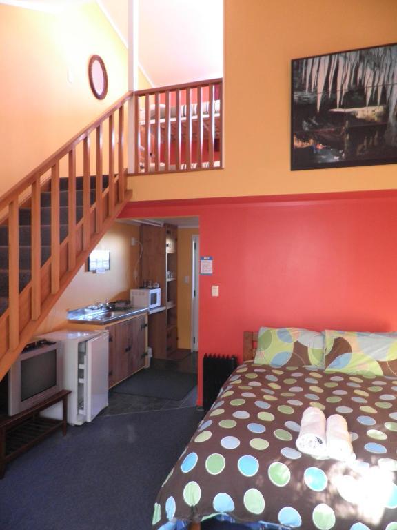 Bazil'S Backpackers Bbh Hostel & Surf School Westport Extérieur photo