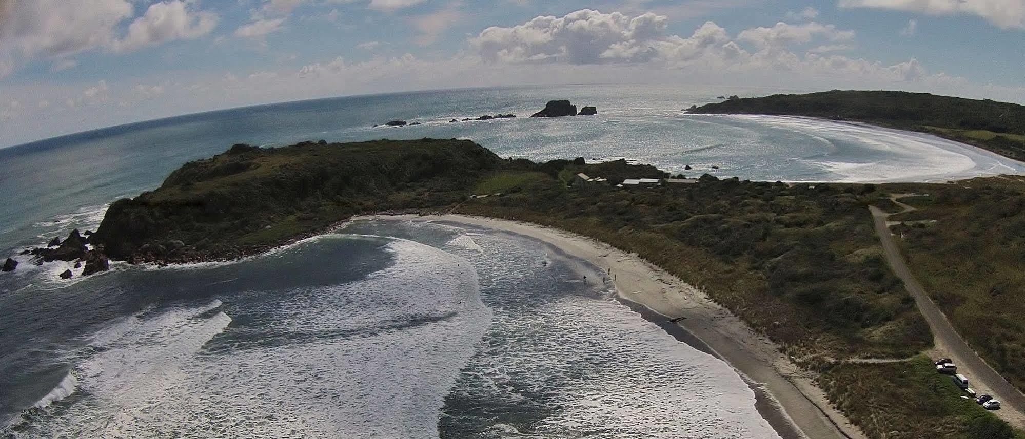 Bazil'S Backpackers Bbh Hostel & Surf School Westport Extérieur photo