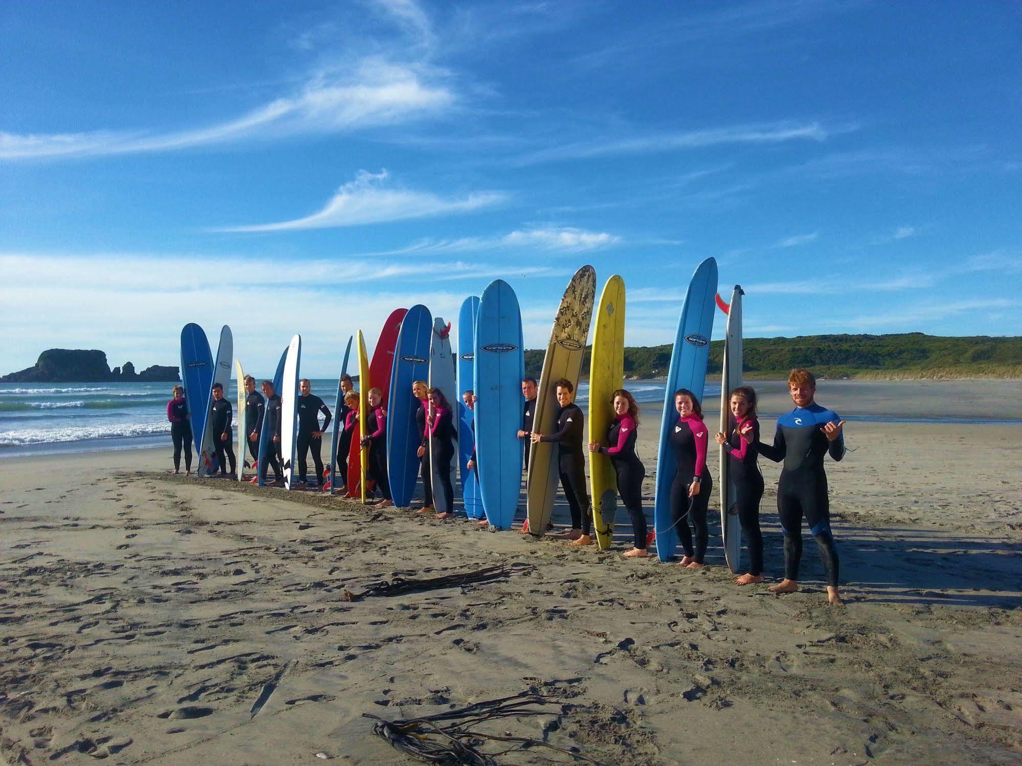 Bazil'S Backpackers Bbh Hostel & Surf School Westport Extérieur photo