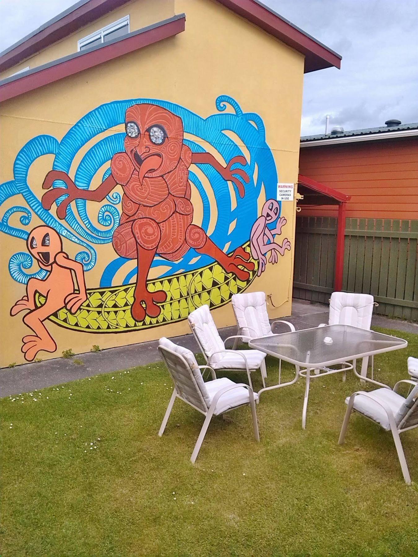 Bazil'S Backpackers Bbh Hostel & Surf School Westport Extérieur photo