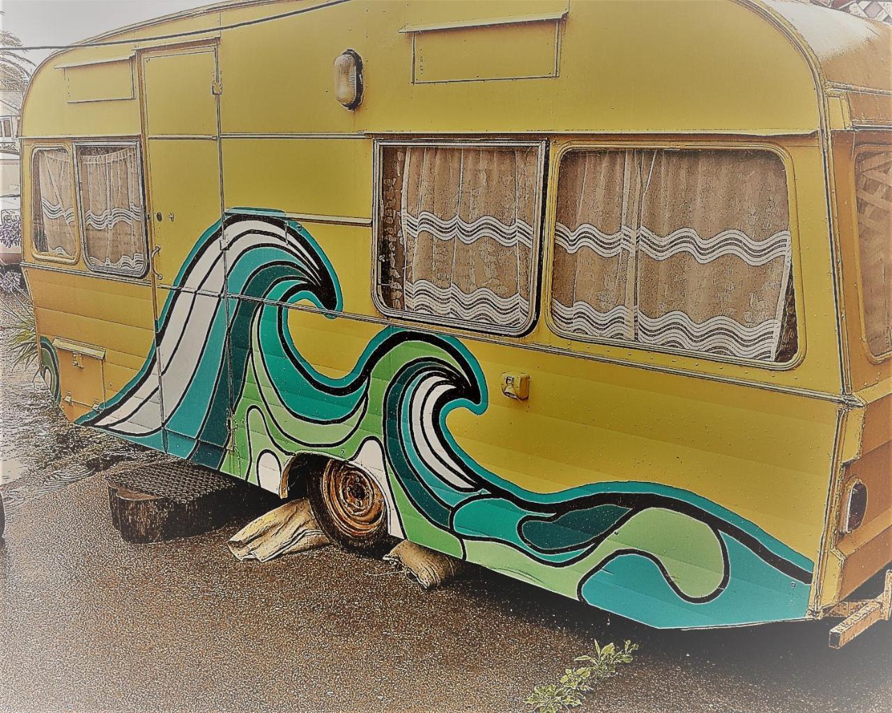 Bazil'S Backpackers Bbh Hostel & Surf School Westport Extérieur photo